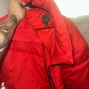 WOMENS RED PUFFER SIZE L